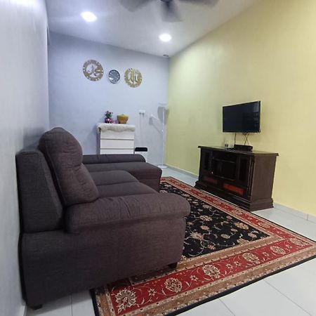 Ebnur Homestay Arau Bagian luar foto