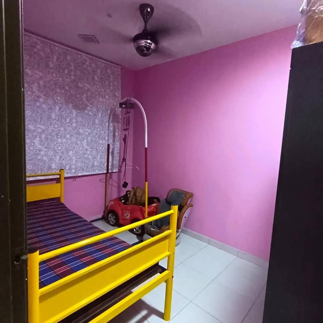 Ebnur Homestay Arau Bagian luar foto
