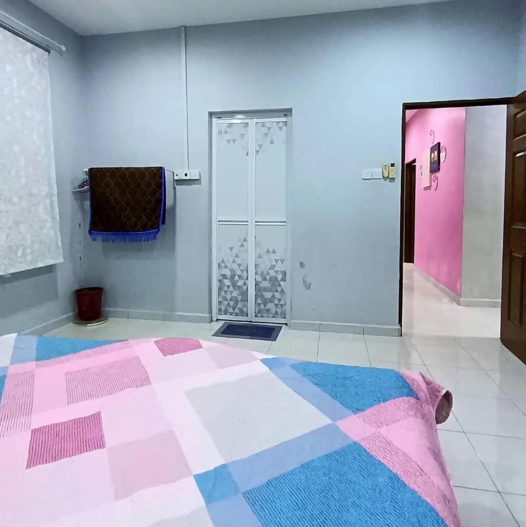 Ebnur Homestay Arau Bagian luar foto