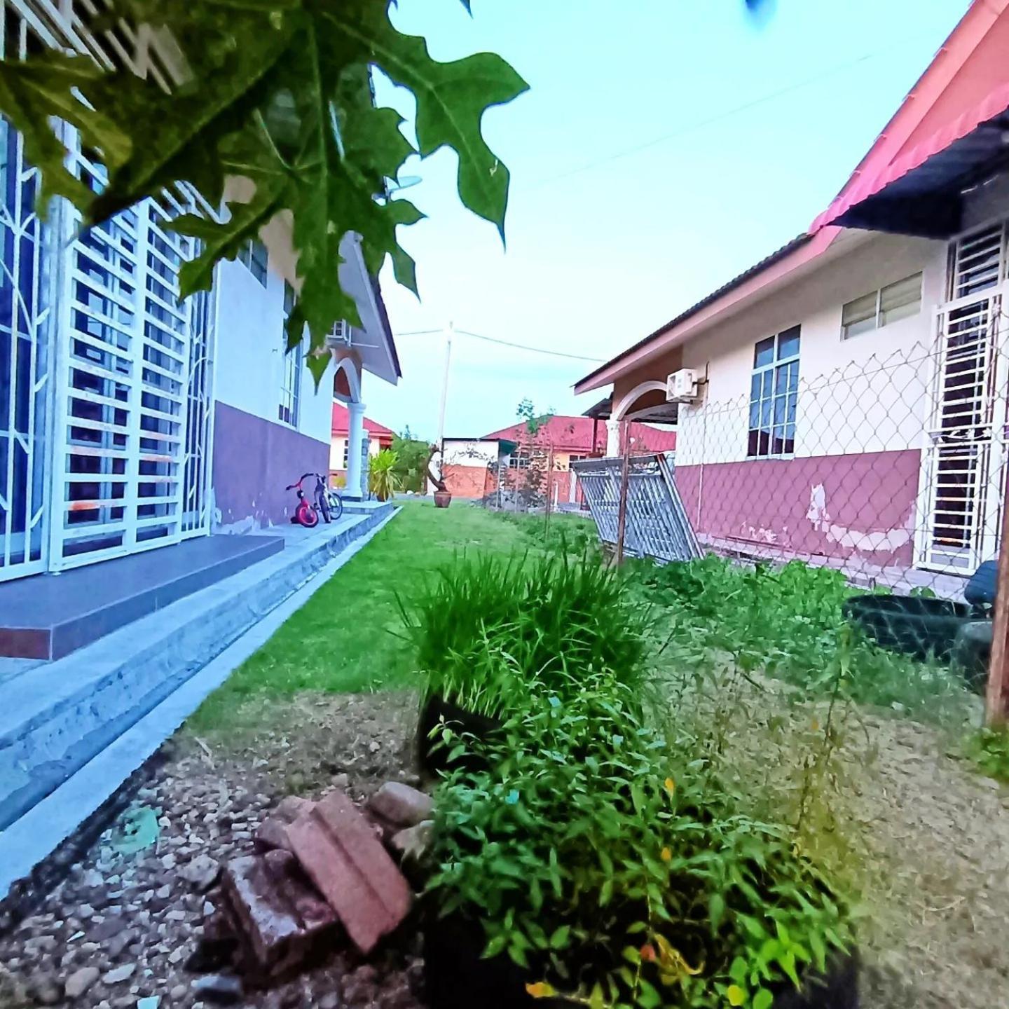 Ebnur Homestay Arau Bagian luar foto