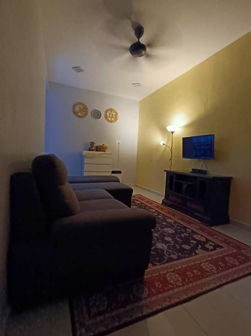 Ebnur Homestay Arau Bagian luar foto