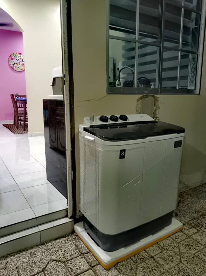 Ebnur Homestay Arau Bagian luar foto