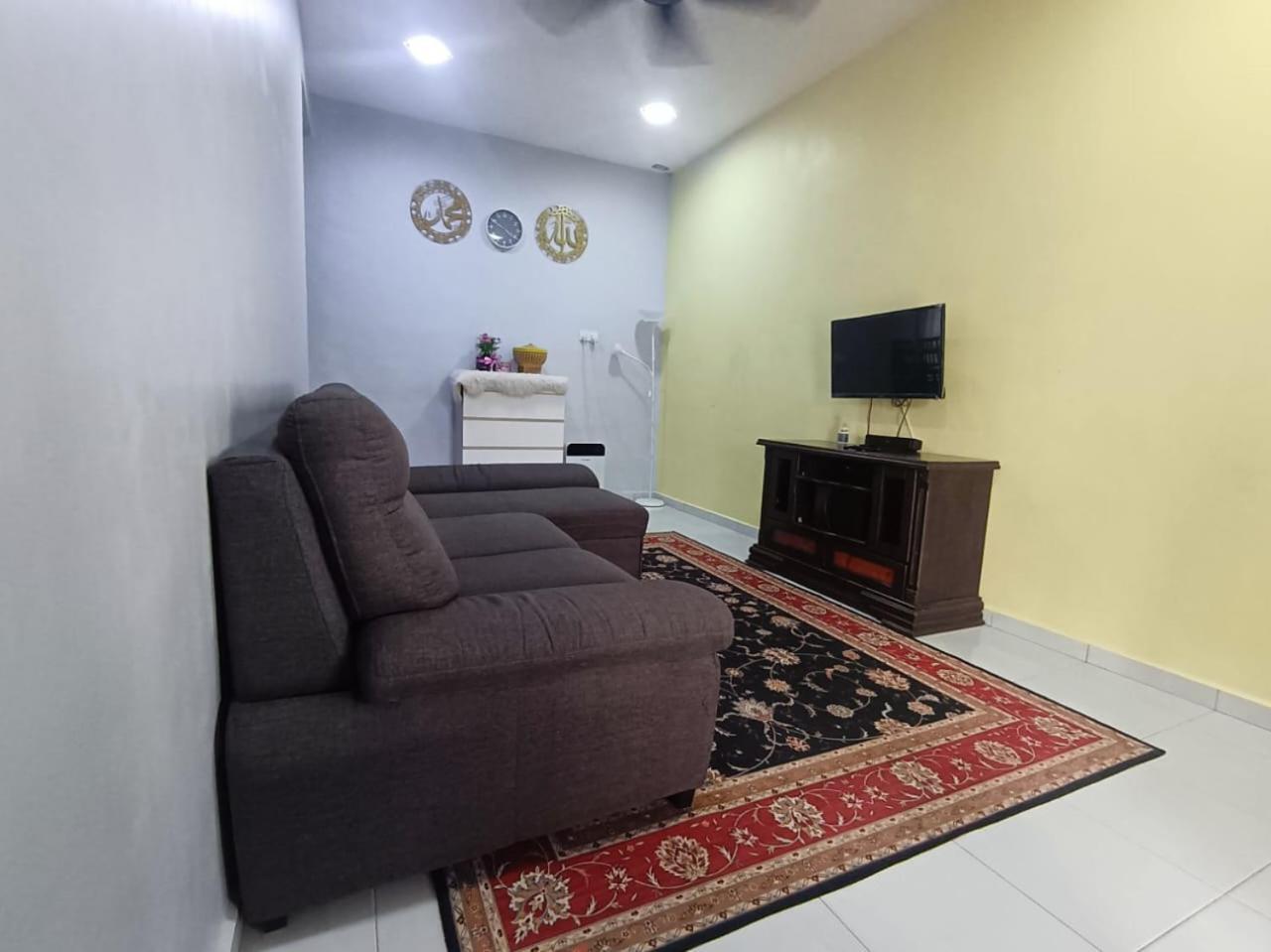 Ebnur Homestay Arau Bagian luar foto