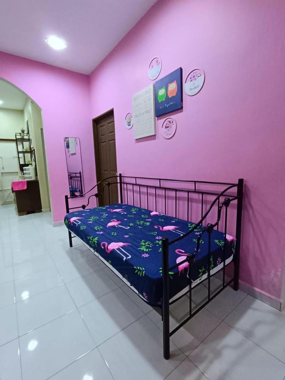 Ebnur Homestay Arau Bagian luar foto