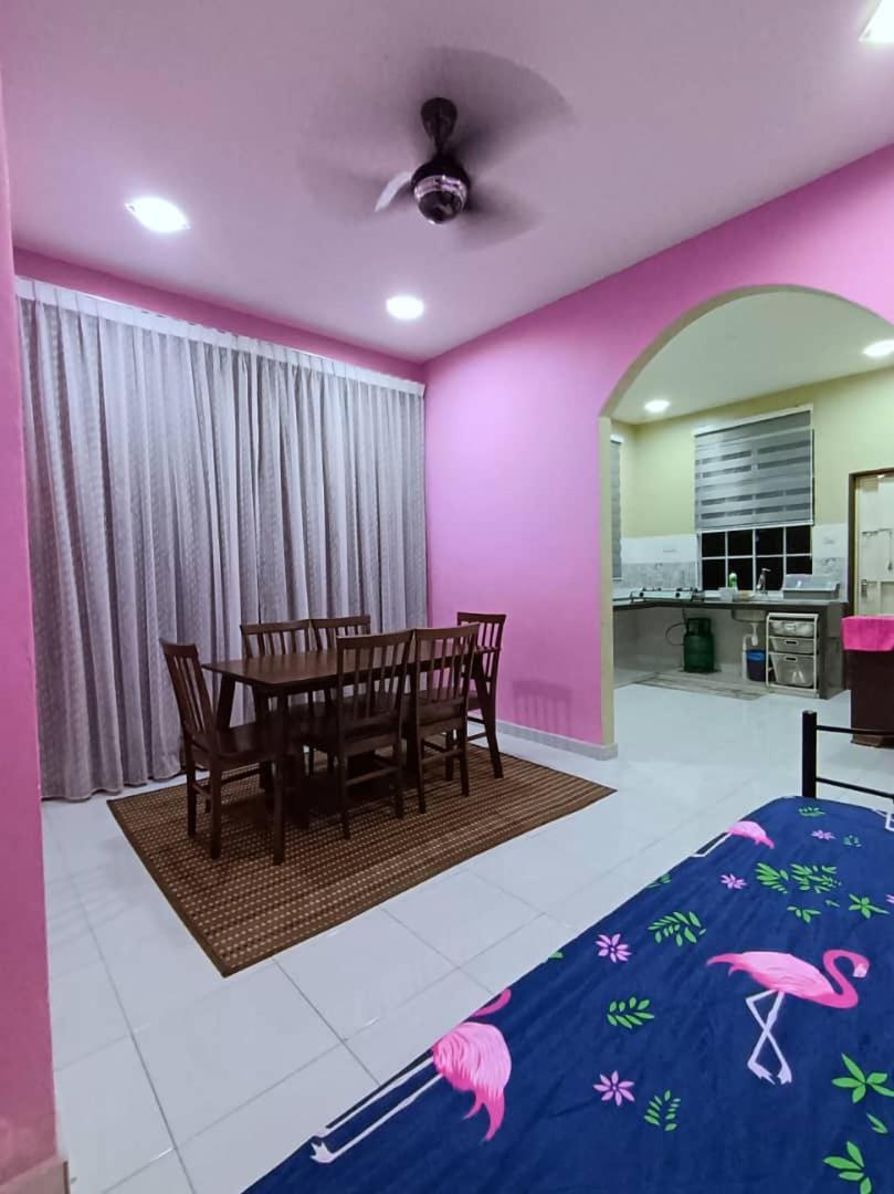 Ebnur Homestay Arau Bagian luar foto